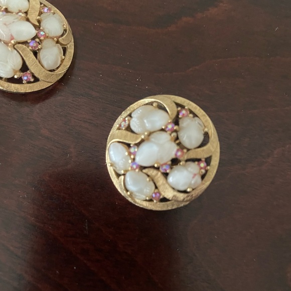 Vtg Alfred Phillippe for Crown Trifari acorn fruit salad swirl clip earrings - Picture 2 of 8